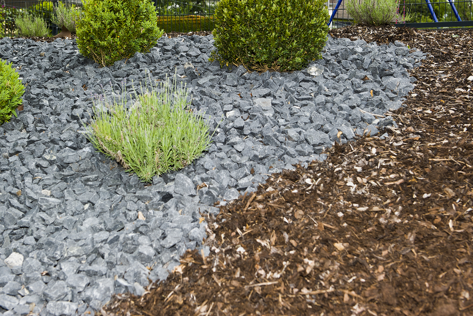 Pflasterung Hauseingang, Gartenzaun, Beete