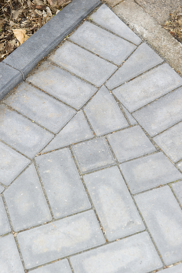 Pflasterung Hauseingang, Gartenzaun, Beete