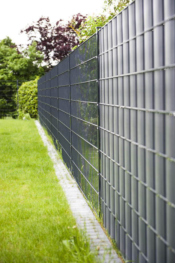 Pflasterung Hauseingang, Gartenzaun, Beete