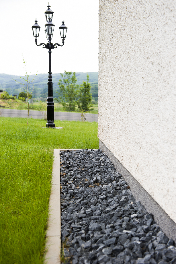 Pflasterung Hauseingang, Gartenzaun, Beete
